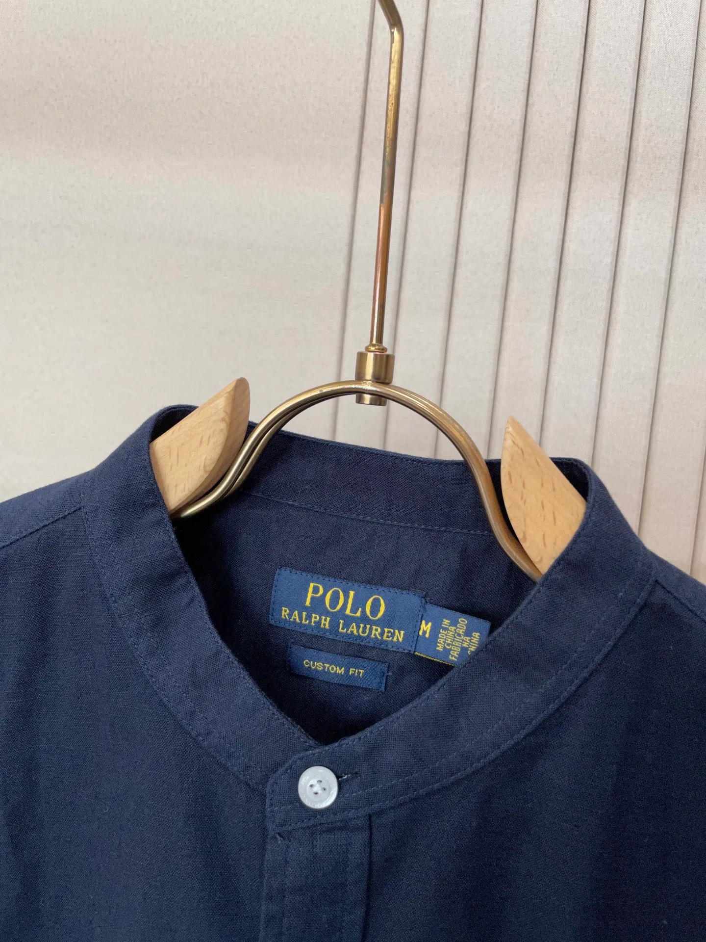P220 🌸🌸🌸 POLO Ralph Lauren [High Quality] Classic shirt! The classic casual shirt made of pure cotton and linen has a unique design. It has a simple, clean and classic silhouette. It is a versatile style that can be switched at will. The fabric feels soft and delicate, highly breathable, and is close to the skin and comfortable to wear. It can be worn alone as an inner layer. Its versatile performance is beyond your imagination! The upper body of the ready-to-wear is simple and classic yet elegant! Size:M-XXL